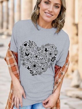 Women's Short Sleeve Floral Heart Graphic Tee - Gray size 2XL